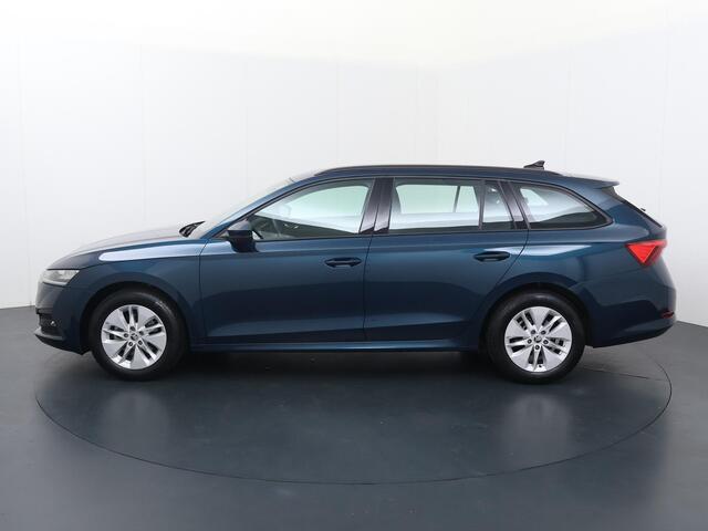 Skoda OCTAVIA Combi 1.0 e-TSI Ambition | 110 PK | LED | Trekhaak wegklapbaar | Navigatiesysteem |