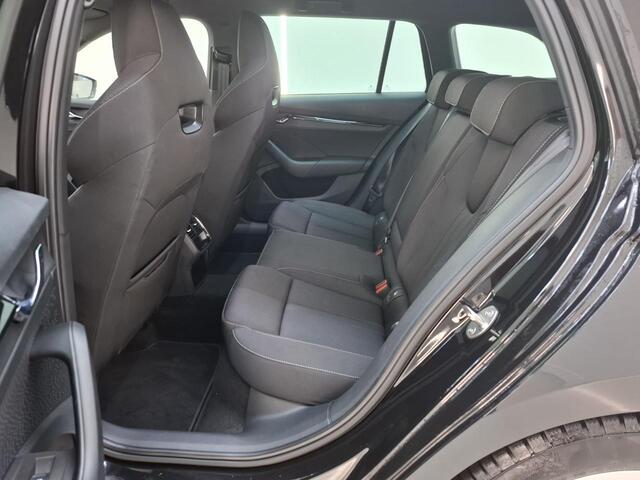 Skoda OCTAVIA Combi 1.0 e-TSI Sport Business Trekhaak Navigatie Apple Carplay/ Android Auto Parkeersensoren Full led Virtual Cockpit Cruise control Climate control Lichtmetalen velgen Getinte ramen