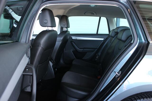 Skoda OCTAVIA Combi 1.6 TDI Greentech Ambition Business Trekhaak | Stoelverw. | Navi | Bluetooth | Cruise | LMV | PDC