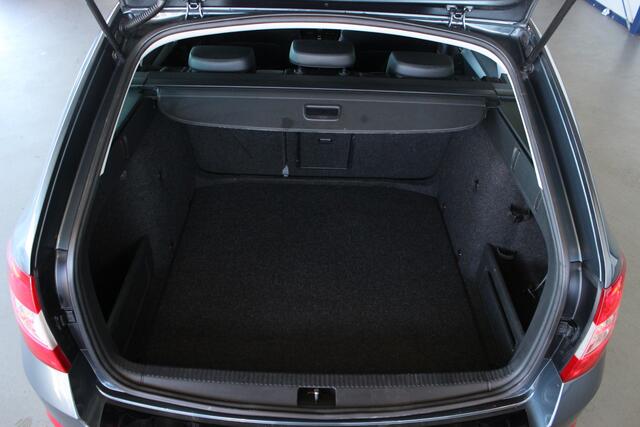 Skoda OCTAVIA Combi 1.6 TDI Greentech Ambition Business Trekhaak | Stoelverw. | Navi | Bluetooth | Cruise | LMV | PDC