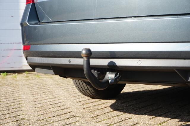 Skoda OCTAVIA Combi 1.0 TSI Greentech Ambition | TREKHAAK | STOELVERW. | HALF LEDER |