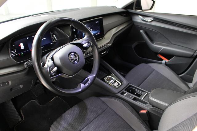 Skoda OCTAVIA Combi 1.0 e-TSI Business Edition Navigatie | Trekhaak | El. achterklep | Cruise Control | Camera