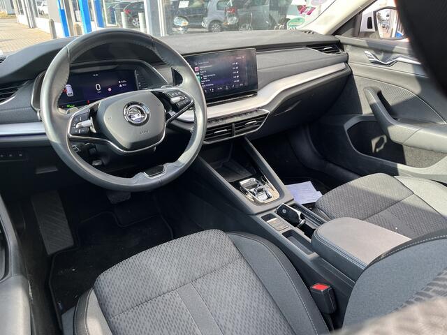 Skoda OCTAVIA Combi 1.4 TSI iV PHEV Life / AUTOMAAT/ PANO/ MEMORY SEAT/ HEAD-UP/ ACC/ DODEHOEK/ PARK.SENSOR.V+A/ STOELVERWARMING/ SMARTLINK/ KEYLESS/ RIJ-MODI/ NAVI/ DAB/ CLIMA/ 18'' LMV