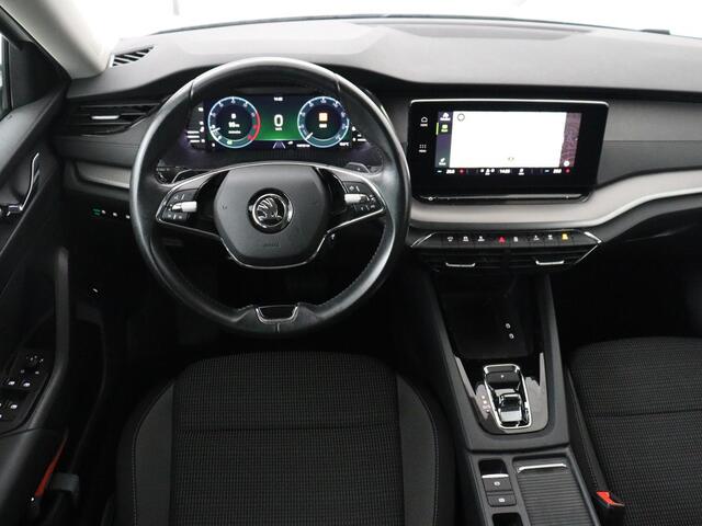 Skoda OCTAVIA 1.5 e-TSI Business Edition | Trekhaak | Carplay | Navigatie | Full LED | Parkeerhulp | Cruise control | Digital Cockpit | Climate control | Getint glas