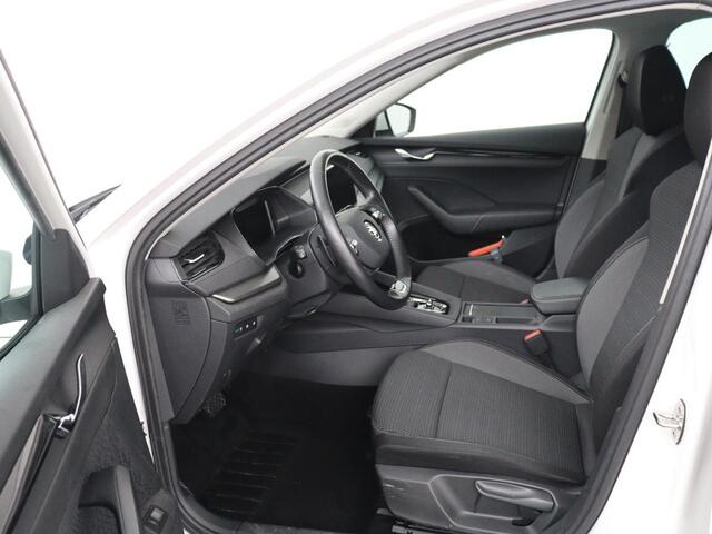 Skoda OCTAVIA 1.5 e-TSI Business Edition | Trekhaak | Carplay | Navigatie | Full LED | Parkeerhulp | Cruise control | Digital Cockpit | Climate control | Getint glas