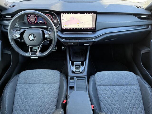 Skoda OCTAVIA Combi 1.5 TSI MHEV Sportline Business / Fabrieksgarantie t/m 12-2028 / Adaptieve Cruise Control / Navigatie / Apple Carplay/Android Auto / Achteruitrijcamera / Stoelverwarming / Sportstoelen / Elektrische achterklep /