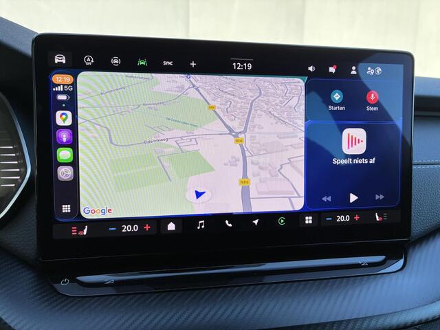 Skoda OCTAVIA Combi 1.5 TSI MHEV Sportline Business / Fabrieksgarantie t/m 12-2028 / Adaptieve Cruise Control / Navigatie / Apple Carplay/Android Auto / Achteruitrijcamera / Stoelverwarming / Sportstoelen / Elektrische achterklep /