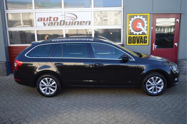 Skoda OCTAVIA Combi 1.5 TSI Greentech Business Edition O.a: Haak, PDC, Stoelverw, Clima, Navi, Carplay, Etc. All-in prijs!