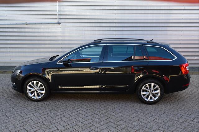 Skoda OCTAVIA Combi 1.5 TSI Greentech Business Edition O.a: Haak, PDC, Stoelverw, Clima, Navi, Carplay, Etc. All-in prijs!