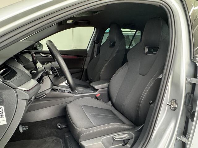 Skoda OCTAVIA Combi 1.5 e-TSI Sport Business | Navigatie | Parkeersensoren | All-Season Banden | Climate Control |