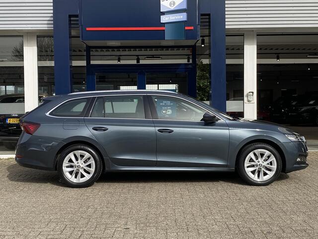 Skoda OCTAVIA Combi 1.0 e-TSI Ambition / Automaat / Adaptieve Cruise-Control / Head-Up Display / Stuur-/Stoelverwarming / Trekhaak / LED / Keyless / Elektr.-Achterklep / Draadloze-Telefoonlader / Apple-Carplay & Android-Auto / Climate-Control / DAB Radio-Bluetooth / Na