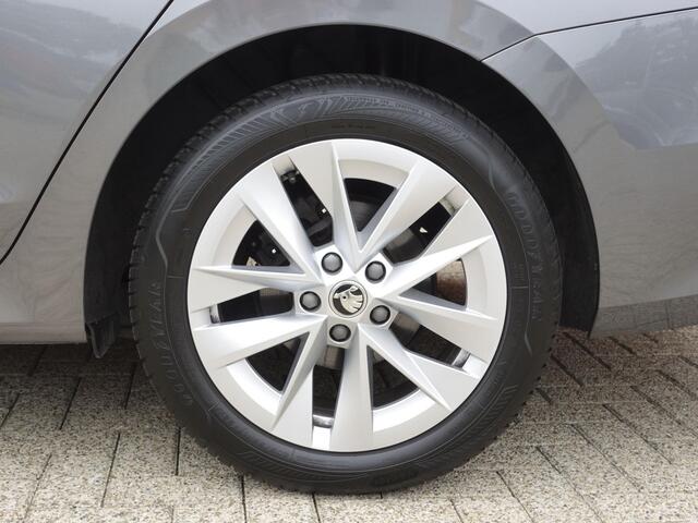 Skoda OCTAVIA Combi 1.0 TSI 110pk Business Edition Plus | Navigatie | Apple Carplay/Android Auto | Camera | Parkeersensoren | Elektrische achterklep | Blind Spot Assist | Adaptive Cruise Control | Virtual Cockpit | Stoelverwarming | Ledverlichting | Sfeerverlichting | 