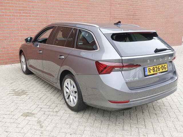 Skoda OCTAVIA Combi 1.0 TSI 110pk Business Edition Plus | Navigatie | Apple Carplay/Android Auto | Camera | Parkeersensoren | Elektrische achterklep | Blind Spot Assist | Adaptive Cruise Control | Virtual Cockpit | Stoelverwarming | Ledverlichting | Sfeerverlichting | 