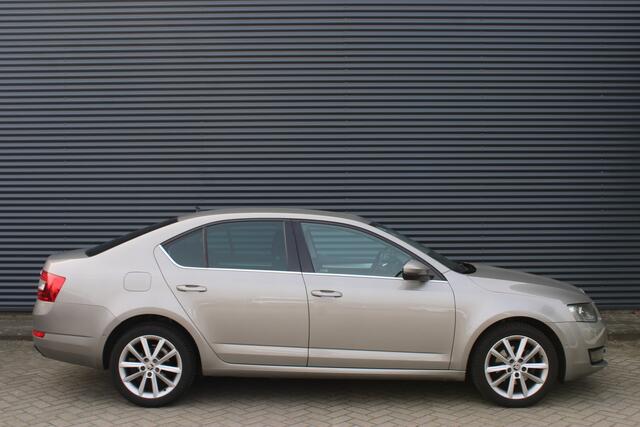 Skoda OCTAVIA 1.4 TSI Greentech Style Business Trekhaak Xenon CarPlay Canton