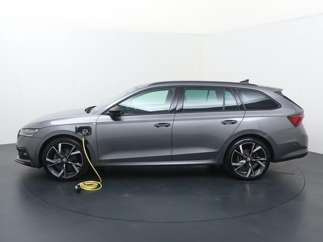 Skoda OCTAVIA Combi 1.4 TSI iV PHEV Sportline Business | 204 PK | Automaat | 19" LM velgen | Head-up display | Achteruitrijcamera | Matrix LED koplampen |