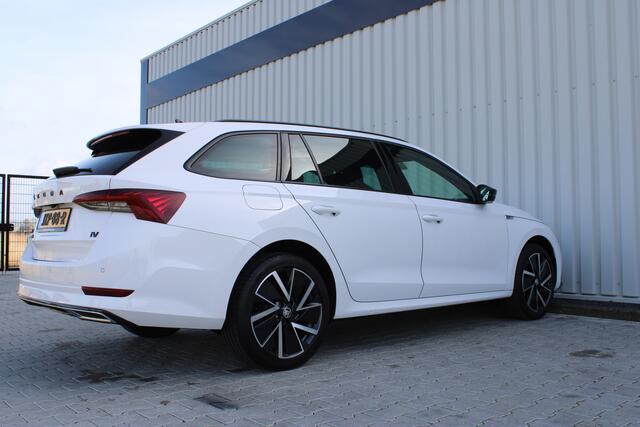 Skoda OCTAVIA Combi 1.4 TSI iV PHEV Sportline Business | Incl. 12 maanden garantie | Cruise control | Schuif/kantel dak | Apple carplay/Android auto | Parkeercamera | Stoelverwarming | 100% onderhouden | Head-up display |