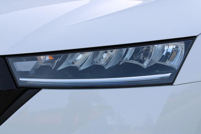 Skoda OCTAVIA Combi 1.4 TSI iV PHEV Sportline Business | Incl. 12 maanden garantie | Cruise control | Schuif/kantel dak | Apple carplay/Android auto | Parkeercamera | Stoelverwarming | 100% onderhouden | Head-up display |