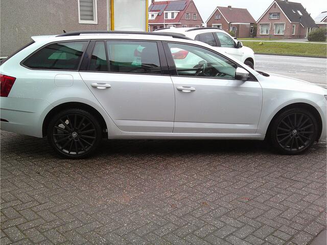 Skoda OCTAVIA Combi 1.0 TSI Greentech Ambition Business Staat in De Krim