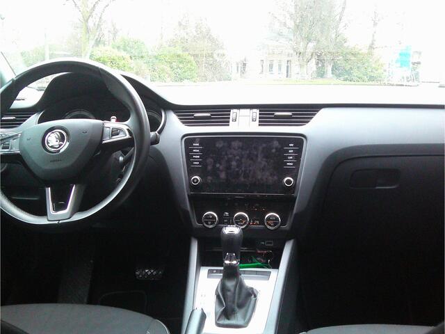 Skoda OCTAVIA Combi 1.0 TSI Greentech Ambition Business Staat in De Krim