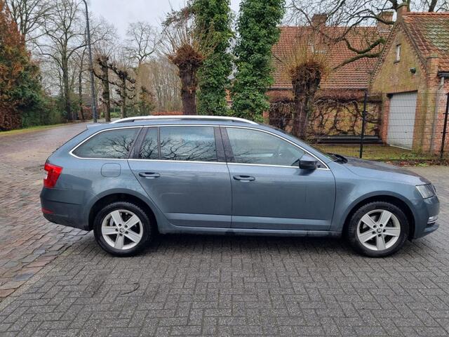 Skoda OCTAVIA Combi 1.6 TDI Grt Amb Bns