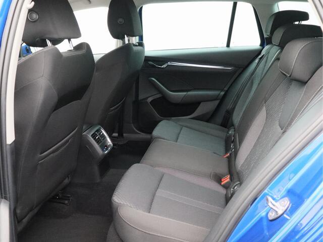 Skoda OCTAVIA Combi 1.0 e-TSI Business Edition Plus/ lage km/ trekhaak/ automaat!