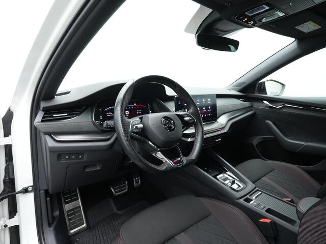 Skoda OCTAVIA Combi 1.4 TSI RS iV 245 pk PHEV | Matrix LED | Achteruitrijcamera | Stoelverwarming | Carplay | Side Assist | Keyless Entry