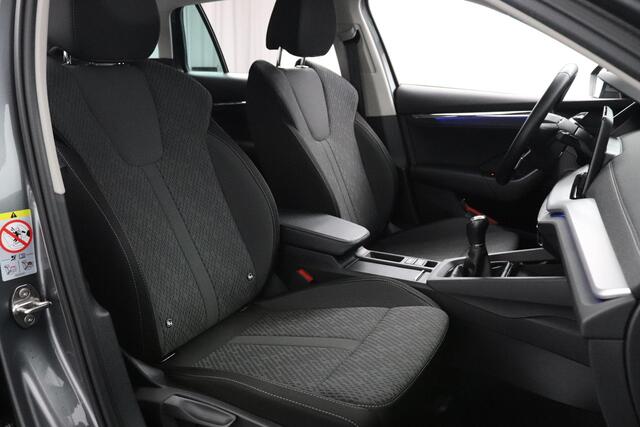 Skoda OCTAVIA Combi 1.0 TSI Business Edition Plus | Stoelverwarming | Sfeerverlichting | Carplay/Android Auto |