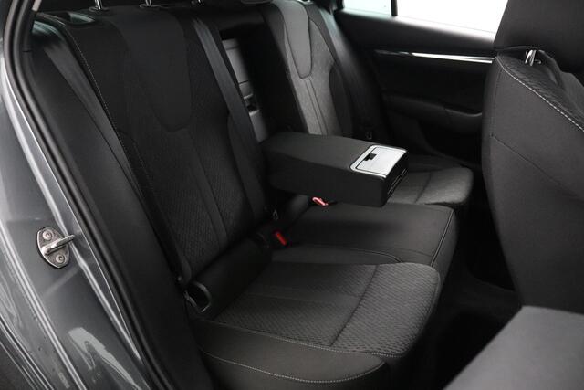 Skoda OCTAVIA Combi 1.0 TSI Business Edition Plus | Stoelverwarming | Sfeerverlichting | Carplay/Android Auto |