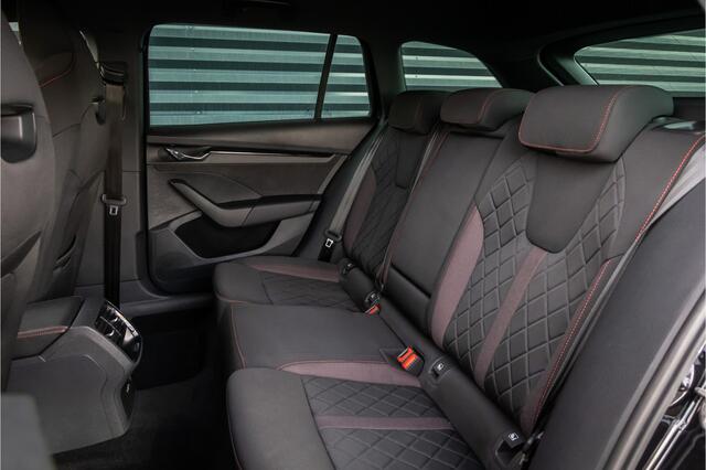 Skoda OCTAVIA Combi RS iV PHEV Business -Matrix- stoelverwarming