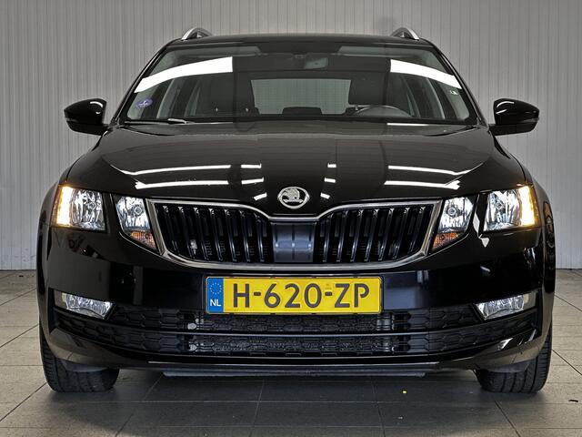 Skoda OCTAVIA Combi 1.0 TSI Greentech Business Edition/ Trekhaak/ Half-Leder/ 16'' LMV/ Extra getint glas/ Stoelverw./ Apple + Android/ Navi/ DAB+/ Clima/ Cruise/ Bluetooth/ Multi. Sportstuur/ Mistl./ PDC/ Chroom.