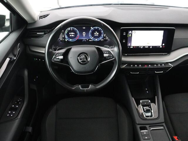 Skoda OCTAVIA 1.4 TSI iV PHEV Business Edition | Stoelverwarming | Carplay | Navigatie | Parkeerhulp | Digital Cockpit | Chrome pakket | Full LED | Climate control | Bluetooth | Cruise control | Plug In