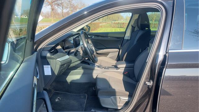 Skoda OCTAVIA Combi 1.4 TSI iV PHEV Business Edition CLIMA/NAVI/PANO/LED BJ 2021