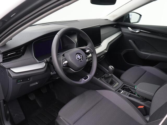 Skoda OCTAVIA Combi Business Edition Plus 1.5 TSI | Navigatie | Adaptieve cruise control | 17'' Lichtmetalen velgen | Travel Assist | Apple Carplay/Android Auto |