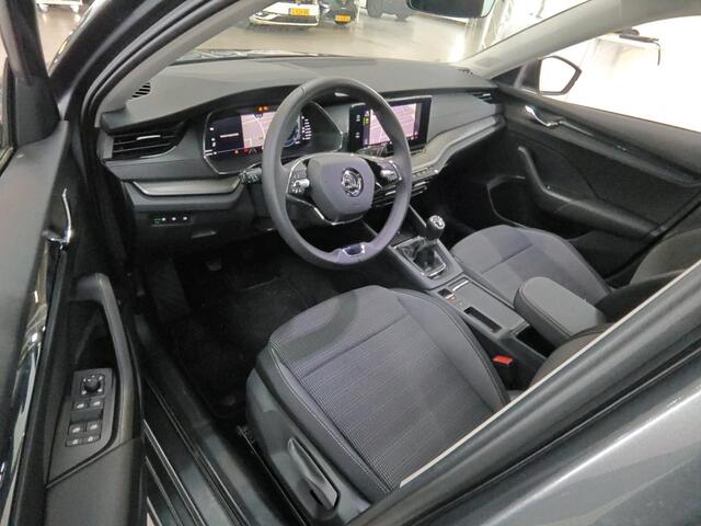 Skoda OCTAVIA Combi 1.0 TSI 110pk Business Edition / App. Connect / Navigatie / Parkeersensoren V+A / Elec. Achterklep / 16'' LMV