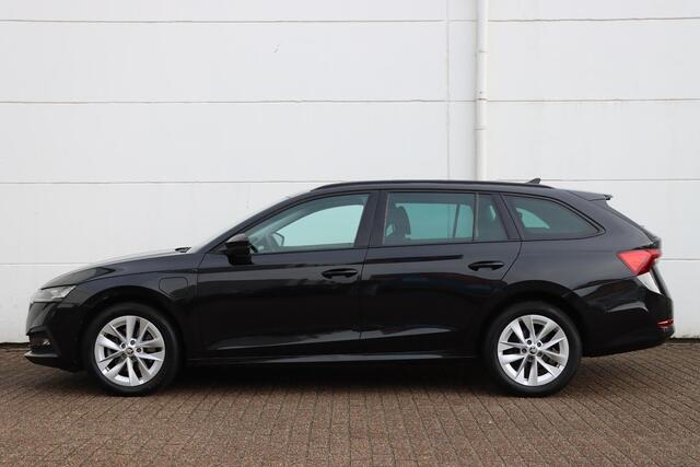 Skoda OCTAVIA Combi 1.4 TSI iV PHEV Business Edition 204pk DSG6 | Stoelverwarming | Stuurverwarming | Carplay | Clima