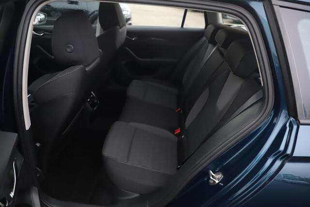 Skoda OCTAVIA Combi 1.0 e-TSI Ambition Automaat Virtual Cockpit Navigatie Carplay Android LMV LED Clima Cruise Lane Assist