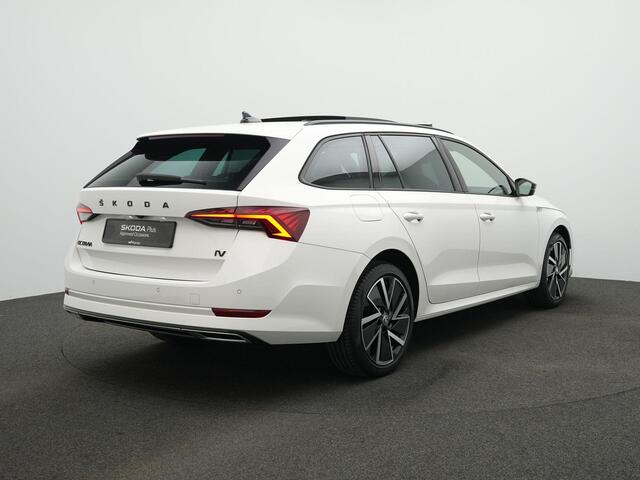 Skoda OCTAVIA 1.4 TSI iV 204 pk PHEV Sportline | Panoramadak | Head-up display | Canton | Stuur-/achterbankverwarming | Achteruitrijcamera