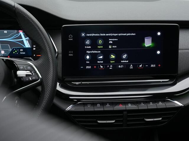 Skoda OCTAVIA 1.4 TSI iV 204 pk PHEV Sportline | Panoramadak | Head-up display | Canton | Stuur-/achterbankverwarming | Achteruitrijcamera