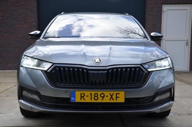 Skoda OCTAVIA Combi 1.0 e-TSI Sport Business Navi/Pdc/Ecc/Trekhaak, wegklapbaar/Cruise control adaptief/Extra getint glas/Sfeerverlichting/Volledig digitaal instrumentenpaneel