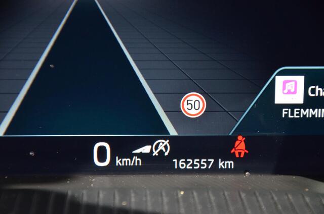 Skoda OCTAVIA Combi 1.0 e-TSI Sport Business Navi/Pdc/Ecc/Trekhaak, wegklapbaar/Cruise control adaptief/Extra getint glas/Sfeerverlichting/Volledig digitaal instrumentenpaneel