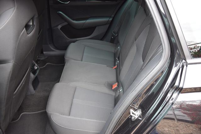 Skoda OCTAVIA Combi 1.0 TSI 110PK Sport Business | Org. NL | BOVAG Garantie | 18'' Velgen | Verwarmbaar sportstuurwiel | Apple Carplay/Android Auto | LED koplampen | Keyless start |