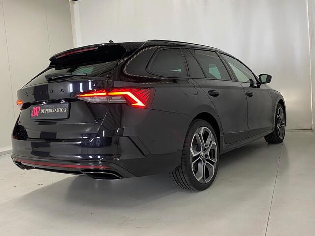 Skoda OCTAVIA Combi 1.4 TSI RS iV PHEV Business 19Inch Carbon Camera Lane-assist Kessy-Go ACC Matrix-LED kopl Verwarmd stuur