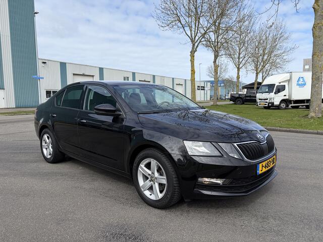 Skoda OCTAVIA 1.0 TSI Greentech Style Business Automaat DSG 116 PK. Prachtige en als nieuw rijdende auto !!!
