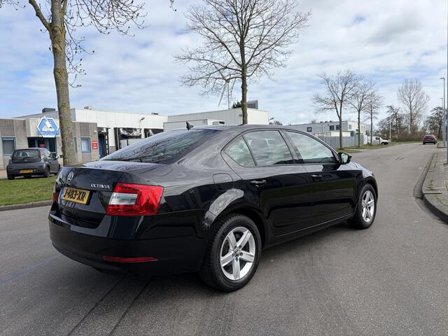 Skoda OCTAVIA 1.0 TSI Greentech Style Business Automaat DSG 116 PK. Prachtige en als nieuw rijdende auto !!!