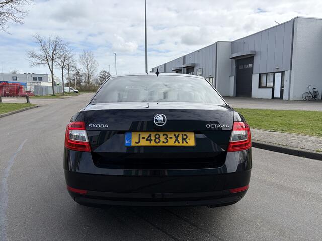 Skoda OCTAVIA 1.0 TSI Greentech Style Business Automaat DSG 116 PK. Prachtige en als nieuw rijdende auto !!!