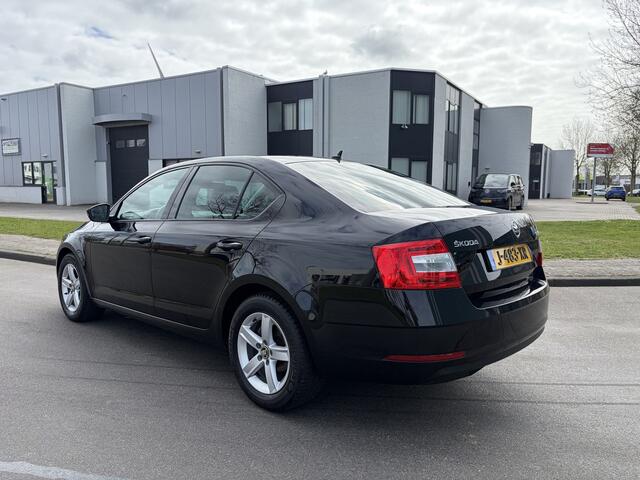 Skoda OCTAVIA 1.0 TSI Greentech Style Business Automaat DSG 116 PK. Prachtige en als nieuw rijdende auto !!!
