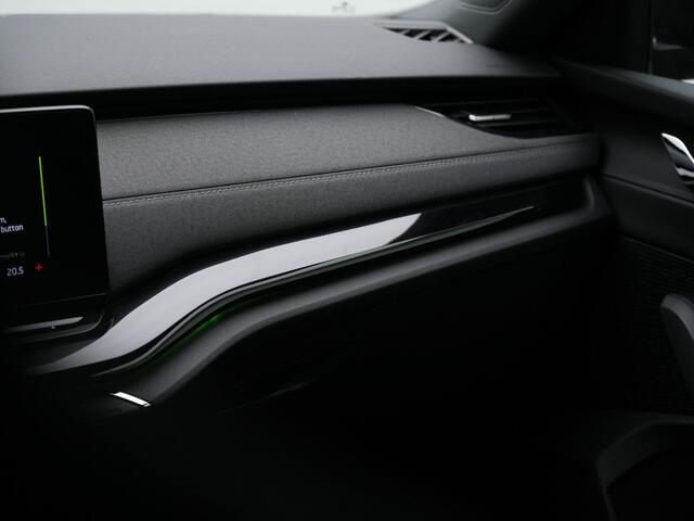 Skoda OCTAVIA Combi 1.4 TSI iV 204 pk PHEV Sportline | Achteruitrijcamera | Stoelverwarming | Carplay | Keyless Entry