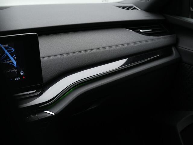 Skoda OCTAVIA Combi 1.4 TSI iV 204 pk PHEV Sportline | Head-up display | Stuur-/achterbankverwarming | Navigatie | Elektrische achterklep