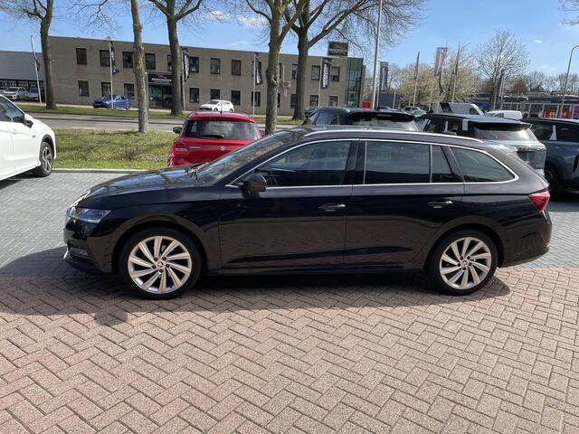 Skoda OCTAVIA Combi 1.5 TSI First Edition 150PK | Panoramadak | Dodehoekdetectie | Head-Up | Carplay/Android | Adaptieve Cruise Control | Elek. trekhaak