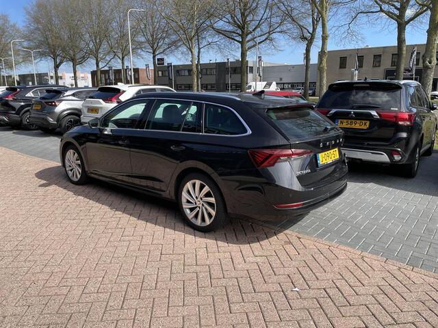 Skoda OCTAVIA Combi 1.5 TSI First Edition 150PK | Panoramadak | Dodehoekdetectie | Head-Up | Carplay/Android | Adaptieve Cruise Control | Elek. trekhaak